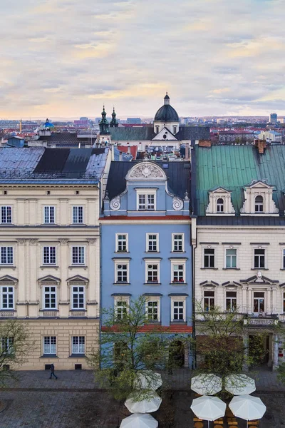 Maisons et église Sainte-Anne à Cracovie — Photo