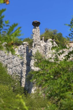 İtalya 'nın Lombardiya bölgesinde tebeşir piramitleri