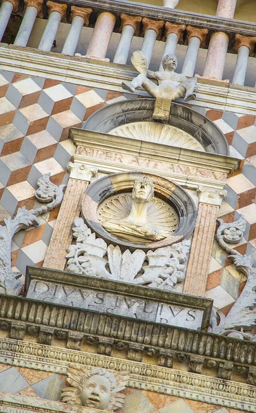 Die Colleoni-Kapelle ist eine Kapelle und ein Grab — Stockfoto