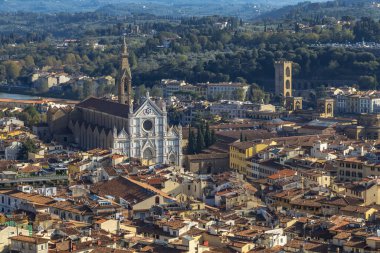 Floransa, İtalya - Şehir manzarası, Arno nehri, Santa Croce di Firenze Bazilikası ve çevresi