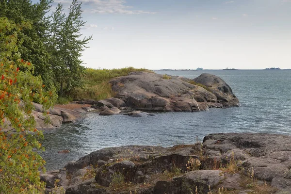 苏门林纳 Suomenlinna 靠近斯韦堡的波罗的海芬兰湾小湾 — 图库照片