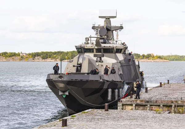 Helsinki Finlandia Sierpnia 2019 Okręt Wojenny Nato Ludźmi Pokładzie Doków — Zdjęcie stockowe