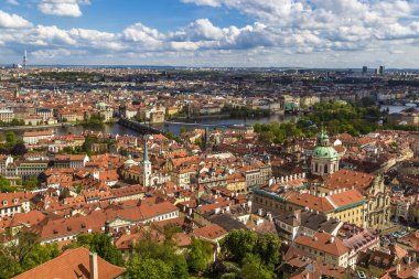 Prag, Çek Cumhuriyeti - Eski şehir, Vltava nehri, Charles köprüsü ve Çek başkentinin diğer manzaralarıyla kent manzarası