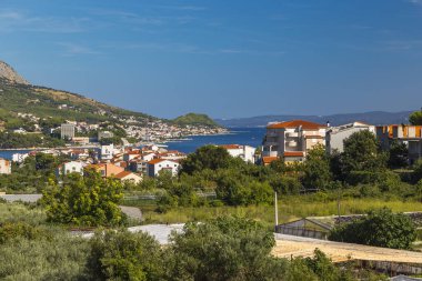 Stobret, Hırvatistan-Hırvatistan 'ın Split kenti yakınlarındaki Adriyatik kıyısında yer alan küçük bir taşra kasabasının manzarası
