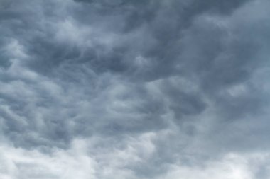 Karanlık Mammatus bulutlar