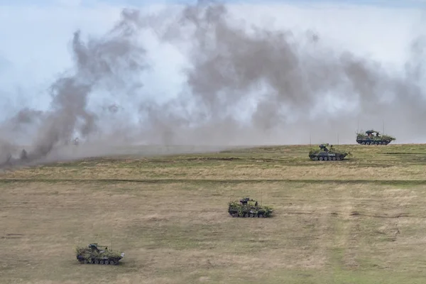 Tanques Militares Campo Fumaça Batalha — Fotografia de Stock