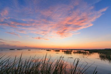 Sunrise kayık Karadeniz akar Sulina kanal üzerinden