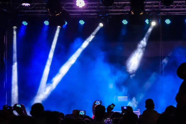 Pessoas Multidão Dançando Show — Fotografia de Stock