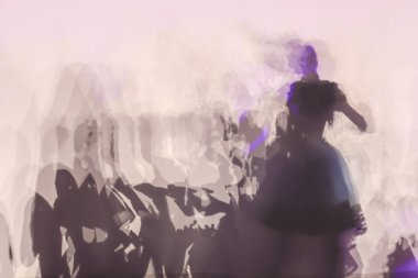 grup insanların duvarında bulanık gölgeler 