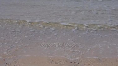 Güneşli bir kum plaj 