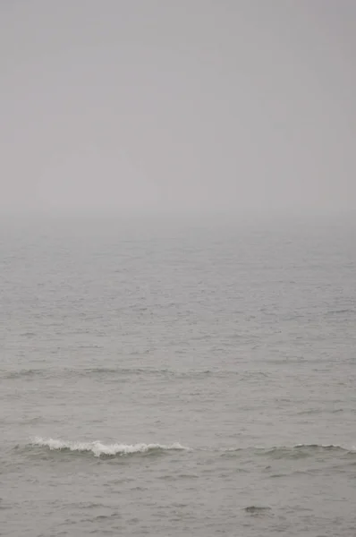 비오는을 날에 북 해 해안 — 스톡 사진
