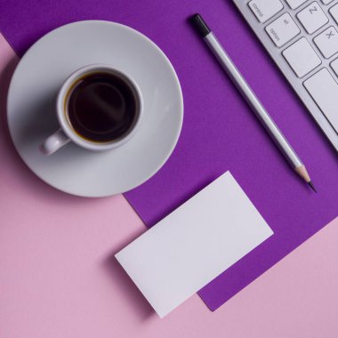 Ofis resepsiyon masası malzemeleri ile. Düz yatıyordu iş işyeri ve nesneleri. Üstten Görünüm. Metin için yer kopyalayın