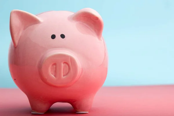 Piggy bank. zakelijke, financiële, investeringen en concept opslaan. Ruimte voor tekst kopiëren — Stockfoto