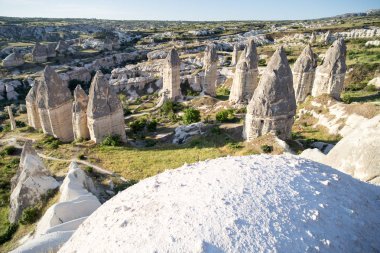 Aşk Vadisi Göreme Köyü, Türkiye'de. Kırsal Cappadocia manzara. Taş Goreme, Nevsehir ev sahipliği yapmaktadır. Kırsal yaşam tarzı