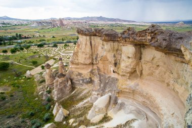 Aşk Vadisi Göreme Köyü, Türkiye'de. Kırsal Cappadocia manzara. Taş Goreme, Nevsehir ev sahipliği yapmaktadır. Kırsal yaşam tarzı