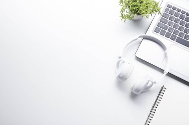 Ofis resepsiyon masası malzemeleri ile. Düz yatıyordu iş işyeri ve nesneleri. Üstten Görünüm. Metin için yer kopyalayın