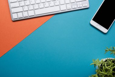 Ofis resepsiyon masası malzemeleri ile. Düz yatıyordu iş işyeri ve nesneleri. Üstten Görünüm. Metin için yer kopyalayın