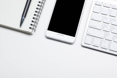 Ofis resepsiyon masası malzemeleri ile. Düz yatıyordu iş işyeri ve nesneleri. Üstten Görünüm. Metin için yer kopyalayın