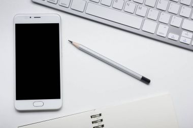 Ofis resepsiyon masası malzemeleri ile. Düz yatıyordu iş işyeri ve nesneleri. Üstten Görünüm. Metin için yer kopyalayın