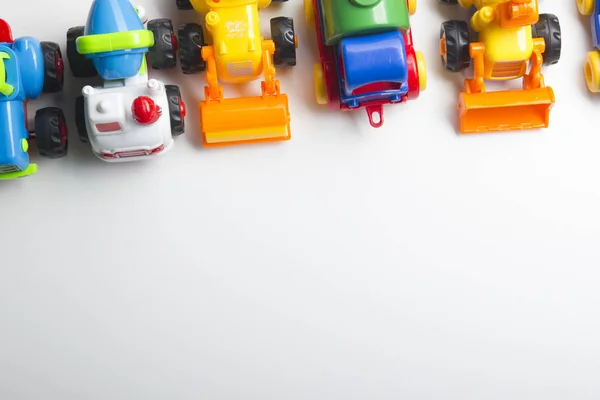 Kinderen educatieve ontwikkeling speelgoed frame op witte achtergrond. Bovenaanzicht. Flat lag. Ruimte voor tekst kopiëren — Stockfoto