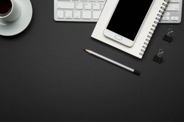 Ofis resepsiyon masası malzemeleri ile. Düz yatıyordu iş işyeri ve nesneleri. Üstten Görünüm. Metin için yer kopyalayın
