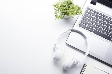Ofis resepsiyon masası malzemeleri ile. Düz yatıyordu iş işyeri ve nesneleri. Üstten Görünüm. Metin için yer kopyalayın