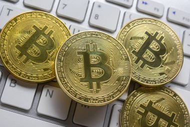 Bitcoin altın para. Kripto para birimi konsepti. Sanal para birimi arkaplanı.