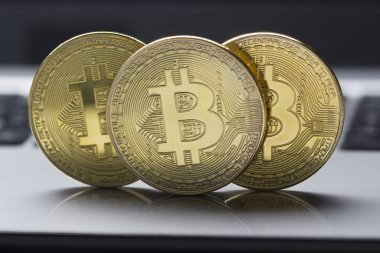 Bitcoin altın para. Kripto para birimi konsepti. Sanal para birimi arkaplanı.