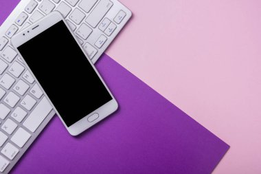 Ofis resepsiyon masası malzemeleri ile. Düz yatıyordu iş işyeri ve nesneleri. Üstten Görünüm. Metin için yer kopyalayın