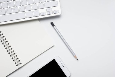 Ofis resepsiyon masası malzemeleri ile. Düz yatıyordu iş işyeri ve nesneleri. Üstten Görünüm. Metin için yer kopyalayın
