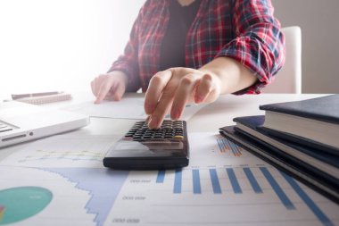 Yeni başlangıç projesi ile çalışma present.professional yatırımcı toplantı iş takım. Finans yöneticileri görev.