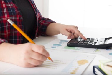 Yeni başlangıç projesi ile çalışma present.professional yatırımcı toplantı iş takım. Finans yöneticileri görev.