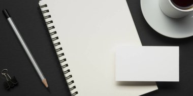 Ofis resepsiyon masası malzemeleri ile. Düz yatıyordu iş işyeri ve nesneleri. Üstten Görünüm. Metin için yer kopyalayın