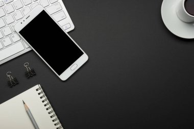 Ofis resepsiyon masası malzemeleri ile. Düz yatıyordu iş işyeri ve nesneleri. Üstten Görünüm. Metin için yer kopyalayın