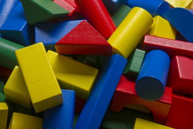 Beyaz zemin üzerine eğitim gelişmekte olan oyuncak çerçeve çocuklar. Üstten Görünüm. Düz yatıyordu. Metin için yer kopyalayın