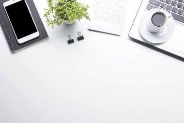 Ofis resepsiyon masası malzemeleri ile. Düz yatıyordu iş işyeri ve nesneleri. Üstten Görünüm. Metin için yer kopyalayın