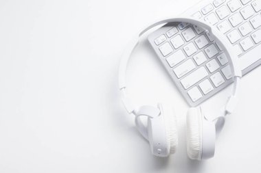 Ofis resepsiyon masası malzemeleri ile. Düz yatıyordu iş işyeri ve nesneleri. Üstten Görünüm. Metin için yer kopyalayın