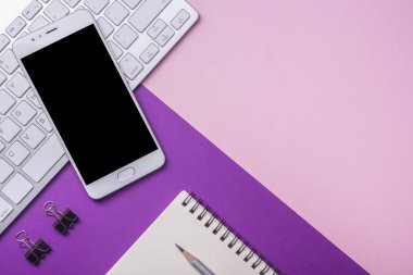 Ofis resepsiyon masası malzemeleri ile. Düz yatıyordu iş işyeri ve nesneleri. Üstten Görünüm. Metin için yer kopyalayın