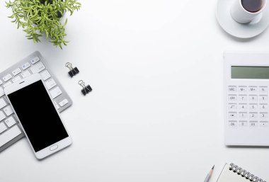 Ofis resepsiyon masası malzemeleri ile. Düz yatıyordu iş işyeri ve nesneleri. Üstten Görünüm. Metin için yer kopyalayın