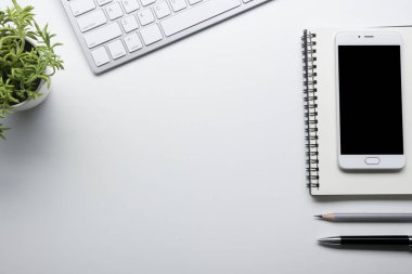 Ofis resepsiyon masası malzemeleri ile. Düz yatıyordu iş işyeri ve nesneleri. Üstten Görünüm. Metin için yer kopyalayın