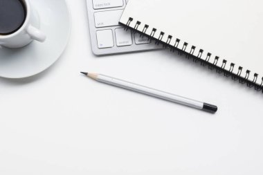 Ofis resepsiyon masası malzemeleri ile. Düz yatıyordu iş işyeri ve nesneleri. Üstten Görünüm. Metin için yer kopyalayın