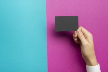 Soyut arka planda kartviziti boş tutma