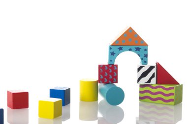 Beyaz arka plan üzerinde izole çocuk oyuncakları kümesi