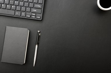 Ofis resepsiyon masası malzemeleri ile. Düz yatıyordu iş işyeri ve nesneleri. Üstten Görünüm. Metin için yer kopyalayın