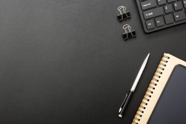 Ofis resepsiyon masası malzemeleri ile. Düz yatıyordu iş işyeri ve nesneleri. Üstten Görünüm. Metin için yer kopyalayın