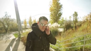 iletişim kavramı ve kentte yaşam internet'e bağlı. Güneş ve günbatımı
