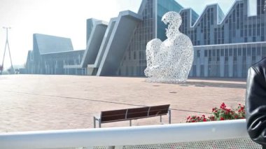 Cityscape ve iletişim kavramı. Smartphone üzerinde bir arama yaptıktan