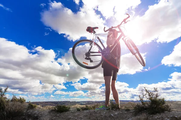 Mountain bike.Sport e vida saudável — Fotografia de Stock