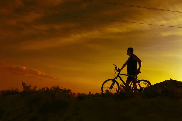 Mountainbike. Sport en gezond leven — Stockfoto