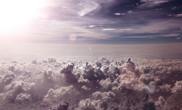Cenário surreal do céu.Voando sobre nuvens do céu — Fotografia de Stock